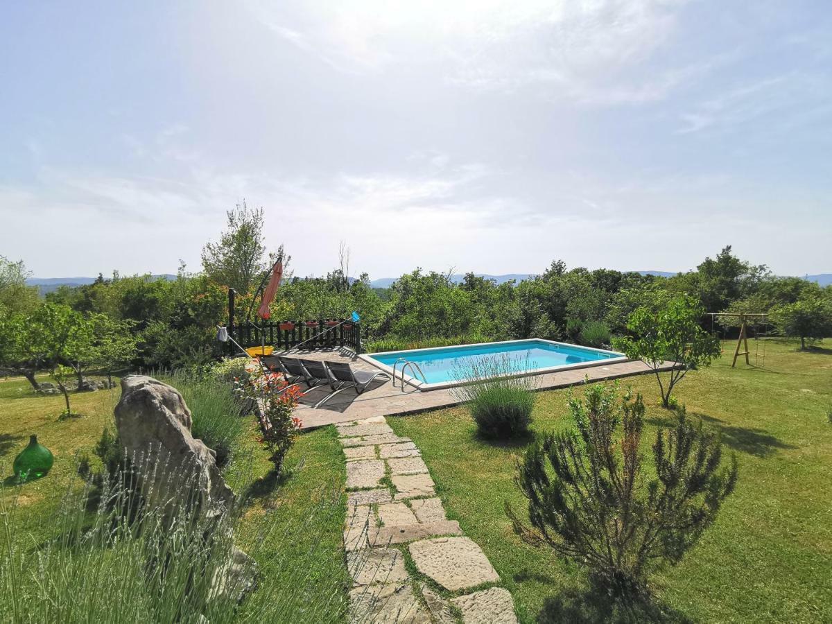 Villa Mavrici, Neighbors Free Buzet Kültér fotó